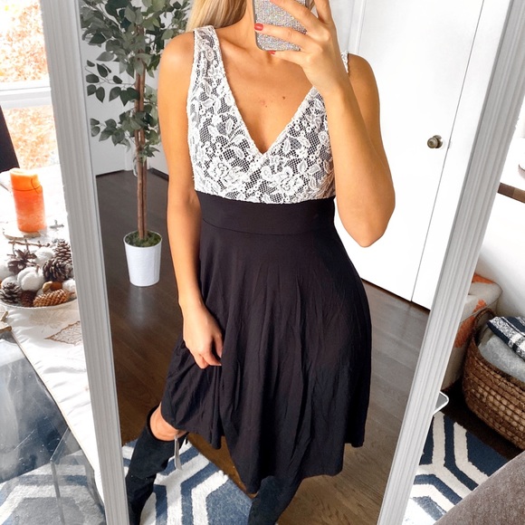 π€ ZALANDO BLACK WHITE LACE FLOWY MIDI DRESS! - Picture 2 of 13